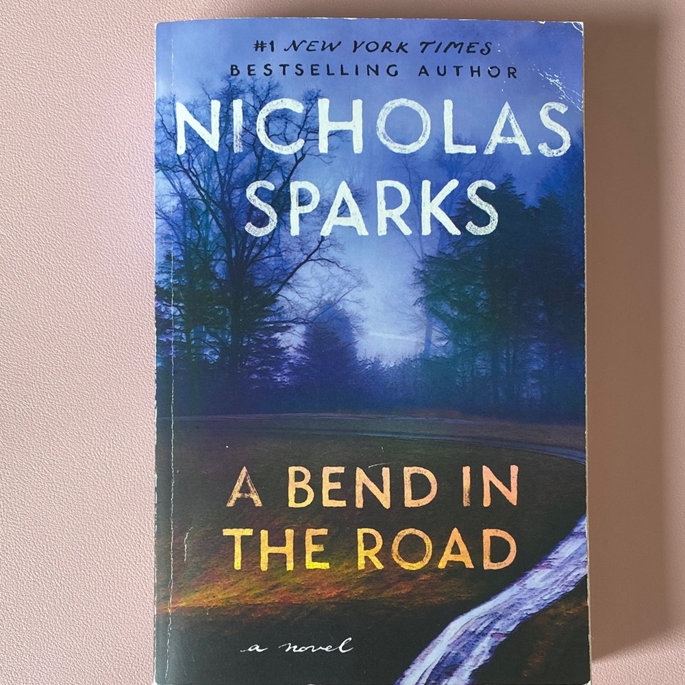 A Bend in the Road by Nicholas Sparks - Picture 1 of 3